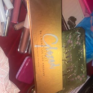 brand new highlighter palette